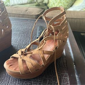 Keneth Cole gentle souls tan wedge sandals Name: joy. Size 6